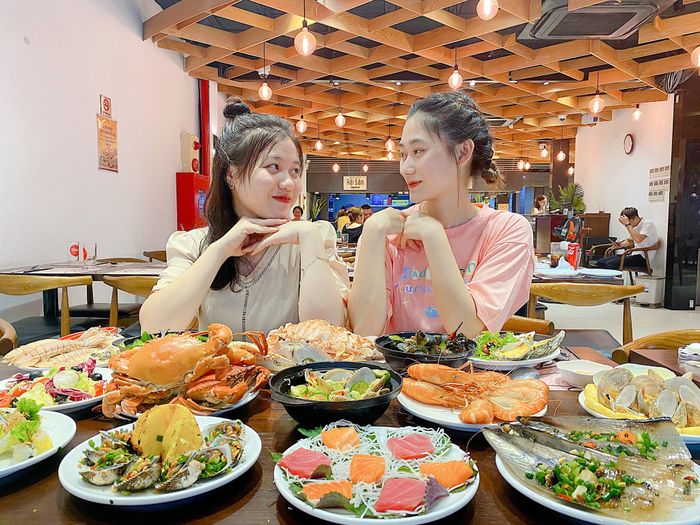 Không gian thưởng thức ẩm thực sang trọng tại Bay Seafood
