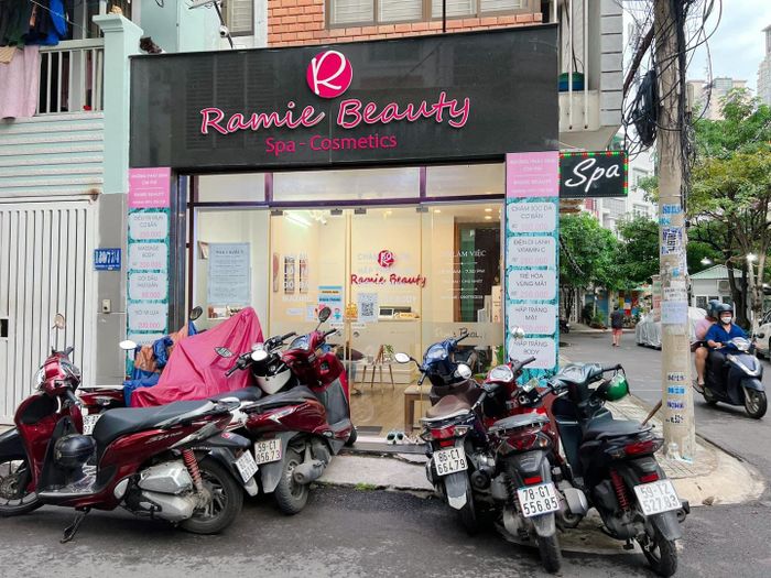 Ramie Beauty ảnh 1 - Khoảnh khắc lưu giữ vẻ đẹp tinh tế từ không gian chăm sóc da chuẩn y khoa, nơi công nghệ và thẩm mỹ hòa quyện.