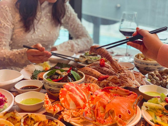Bộ sưu tập hải sản tươi ngon trình bày nghệ thuật