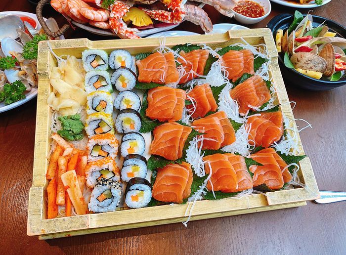 Nghệ thuật trình bày sashimi và sushi tinh tế