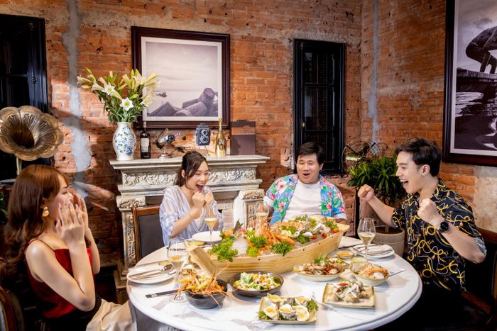 Khoảnh khắc thưởng thức ẩm thực đầy thi vị