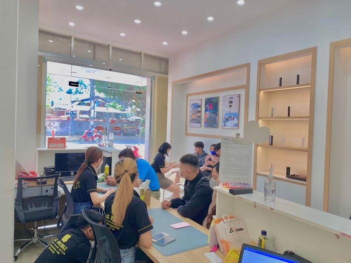 Không gian trưng bày hiện đại tại AQ Mobile
