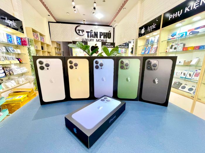 Tân Phú Luxury Mobile ảnh 1 - Không gian trưng bày sang trọng với những sản phẩm Apple cao cấp