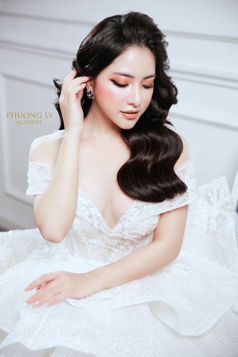 Hình ảnh cô dâu rạng rỡ tại Phuong Ly MakeUp Academy