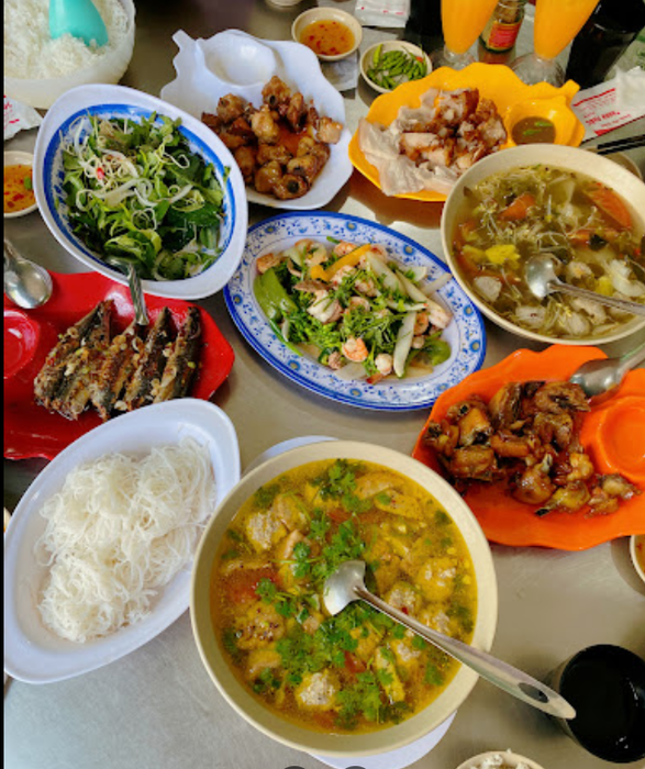 Quán Cơm Tư Sa - Ảnh 2: Không gian ẩm thực bình dị mà tinh tế