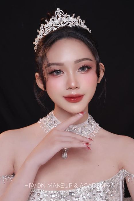 Bộ sưu tập hình ảnh cô dâu lộng lẫy tại Hiwon Makeup & Academy