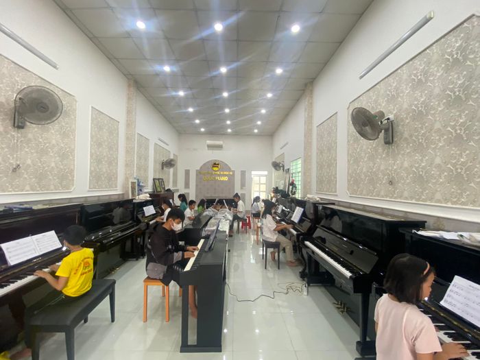 Trung tâm âm nhạc Quốc Piano - Hình ảnh 1