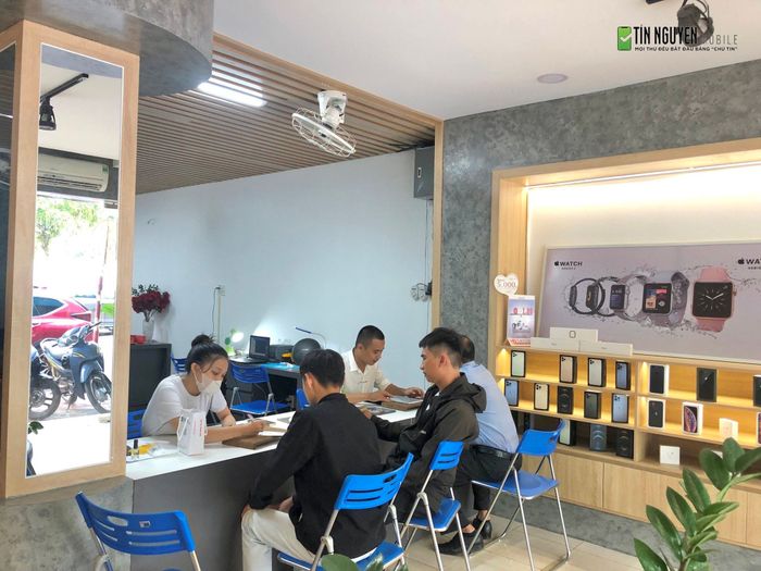 Không gian mua sắm hiện đại tại Tín Nguyễn Mobile