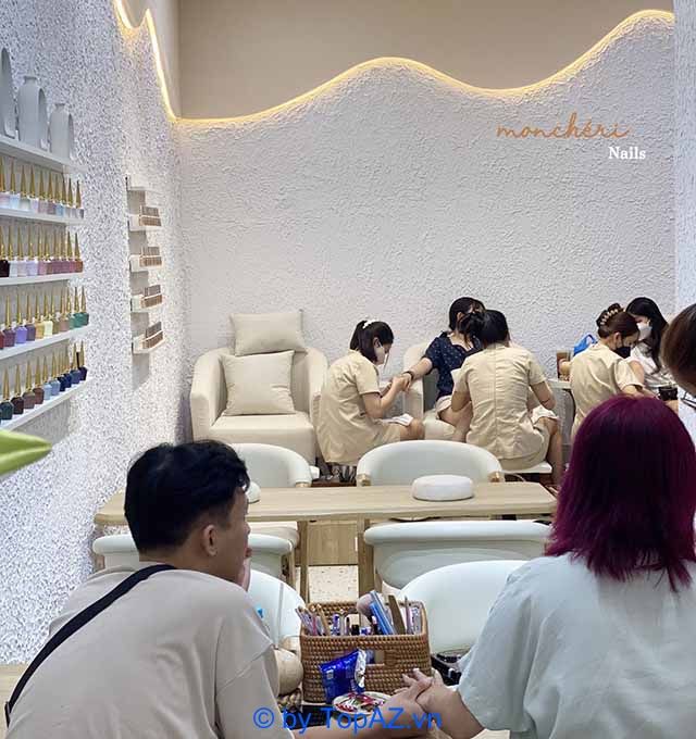 Tiệm nail tại Quận 7 với mức giá hợp lý, phù hợp với các bạn sinh viên, giúp bạn vừa làm đẹp lại tiết kiệm chi phí.