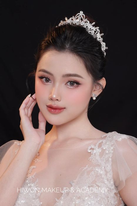 Khoảnh khắc tỏa sáng của cô dâu tại Hiwon Makeup & Academy