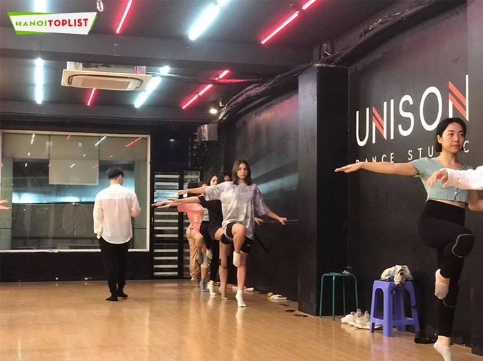 trung-tam-unison-dance-studio-Mytour
