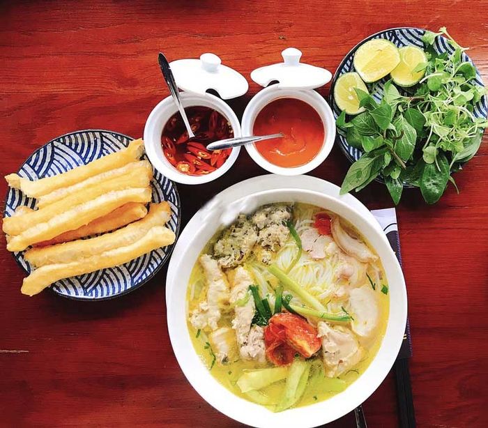 Không gian sang trọng tại Nhà hàng Sabochi Tuệ Lâm