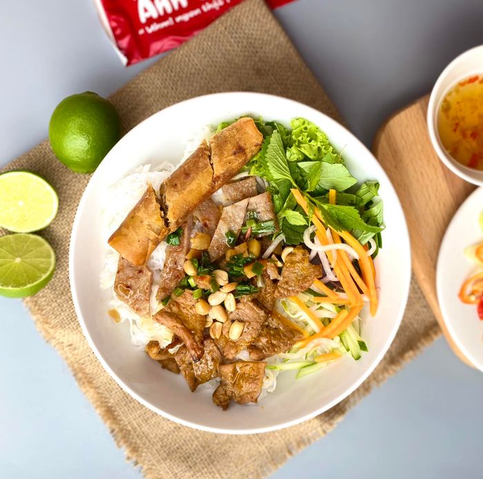 Không gian ấm cúng và cách phục vụ chuyên nghiệp tại quán