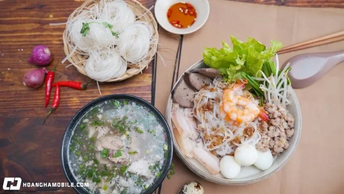 cach-nau-hu-tieu-ngon-nhu-ngoai-tiem-nuoc-dung-ngot-xuong-hap-dan-6