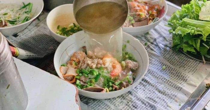 bi-quyet-nau-hu-tieu-chuan-vi-quan-nuoc-leo-dam-da-tu-xuong-16