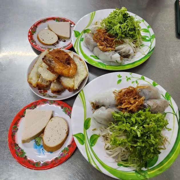 Bánh cuốn ngon, giá cả hợp lý tại Quận 3.