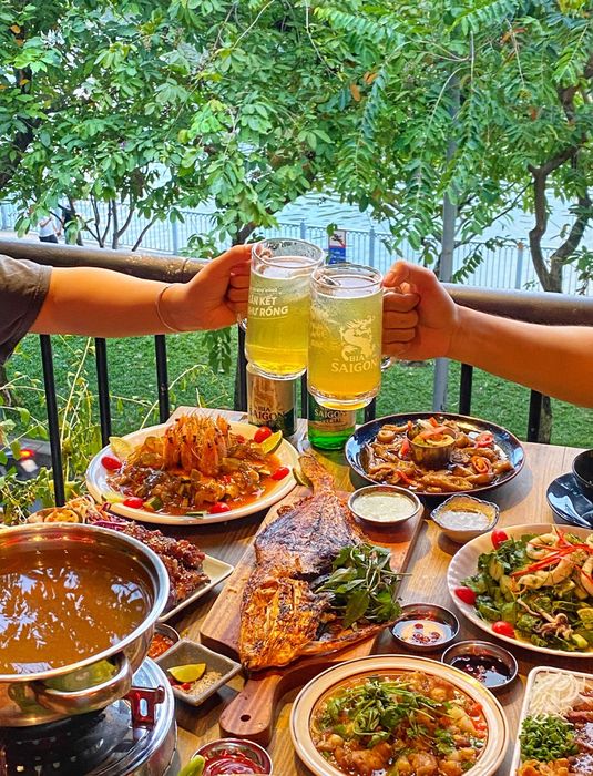 Nhậu Xả Láng - Không gian ấm cúng với view bờ kè thơ mộng