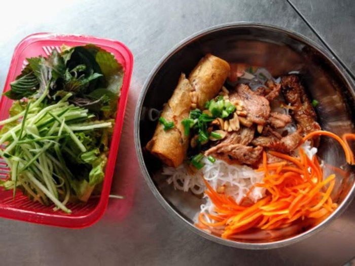 Tô bún thịt nướng thơm ngon tại Kiều Bảo 4 - Ảnh 1