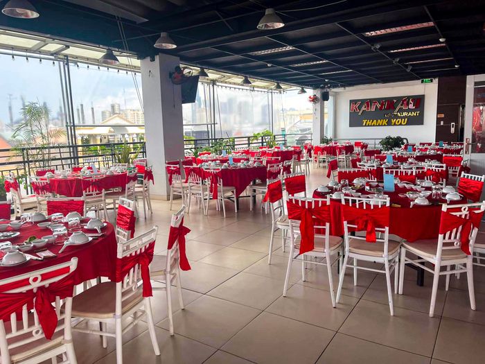 Nhà hàng Kần Kẩu - Không gian sân thượng sang trọng với view thành phố ấn tượng