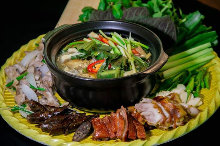 Không gian ấm cúng tại Nhà Hàng New 402