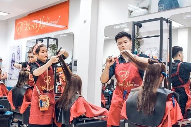Học cắt tóc tại World Nail School