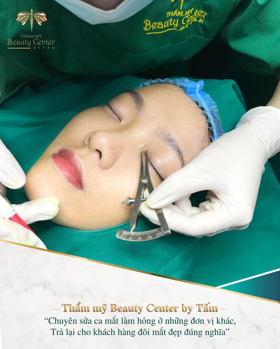 Hình ảnh thực tế quy trình sửa mí hỏng tại Thẩm Mỹ Beauty Center By Tấm