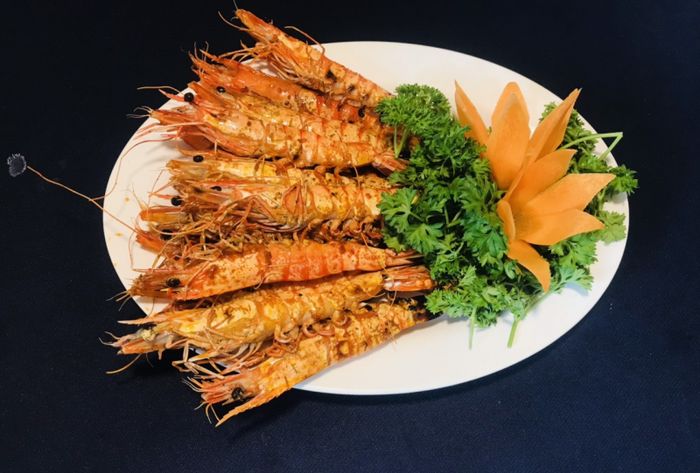 Không gian ấm cúng tại Hải sản Xóm Chài - Ảnh 1