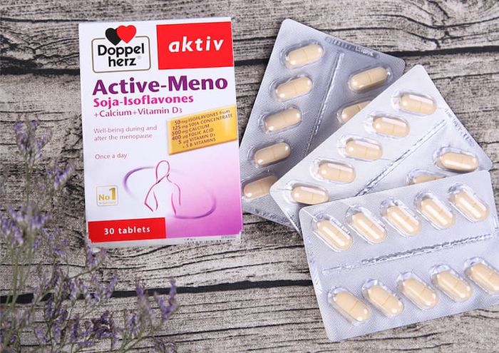 Viên Uống Active Meno Hỗ Trợ Điều Hòa Triệu Chứng Tiền Mãn Kinh - cải thiện các triệu chứng như mất ngủ, đau đầu, giảm trí nhớ và loãng xương.