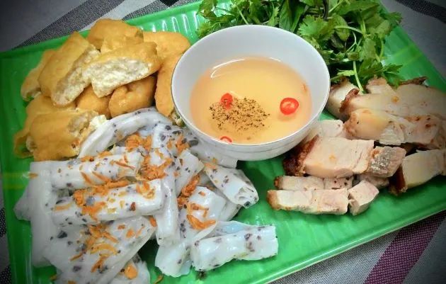 Bánh cuốn ngon tại Quận 3 với giá cả phải chăng.