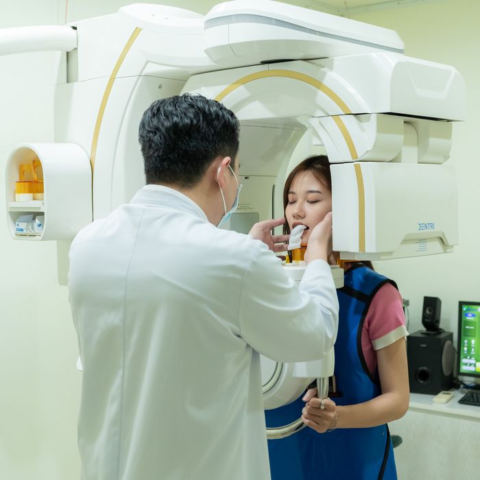 Hình ảnh đội ngũ bác sĩ chuyên môn cao tại Nha Khoa Vạn Thành Sài Gòn