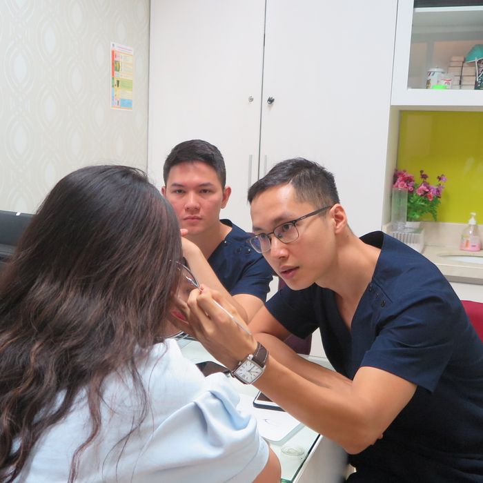 Hình ảnh quy trình sửa mí hỏng chuyên nghiệp tại Bệnh viện Hồng Ngọc