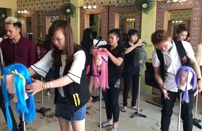 Minh Đan là một trong những trung tâm đào tạo nghề cắt tóc chuyên nghiệp hàng đầu tại TP.HCM, được xếp vào Top 11 trung tâm tốt nhất trong ngành.