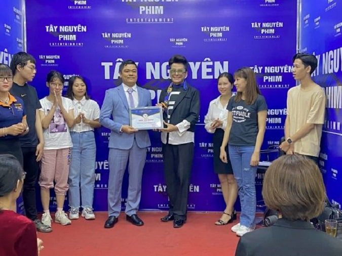 Công ty Tây Nguyên Phim Entertainment là điểm đến uy tín cho những ai muốn phát triển sự nghiệp trong ngành giải trí, đặc biệt là trong lĩnh vực MC và diễn viên.