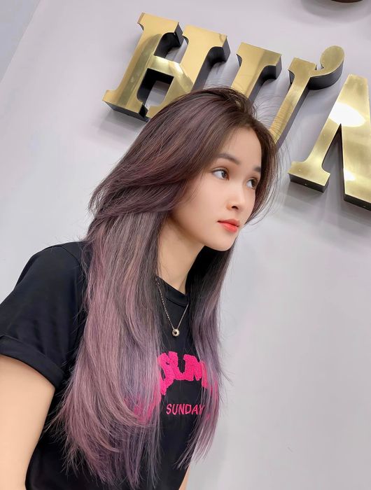 Không gian sang trọng tại Hair Salon Hưng Style