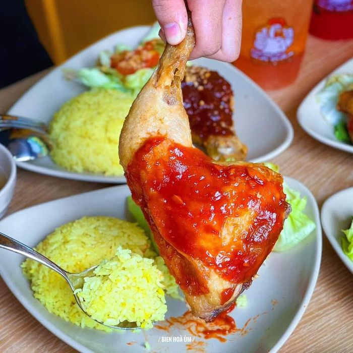 Những món gà thơm ngon, bày trí đẹp mắt tại Nhà Hàng Thế Giới Gà Nga Sơn