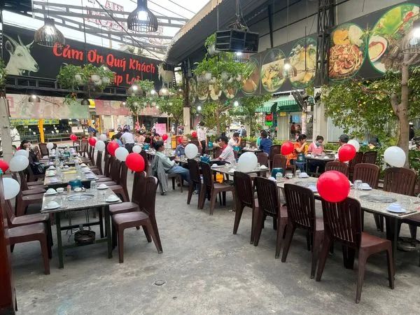 Nồi lẩu dê thơm ngon bốc khói nghi ngút