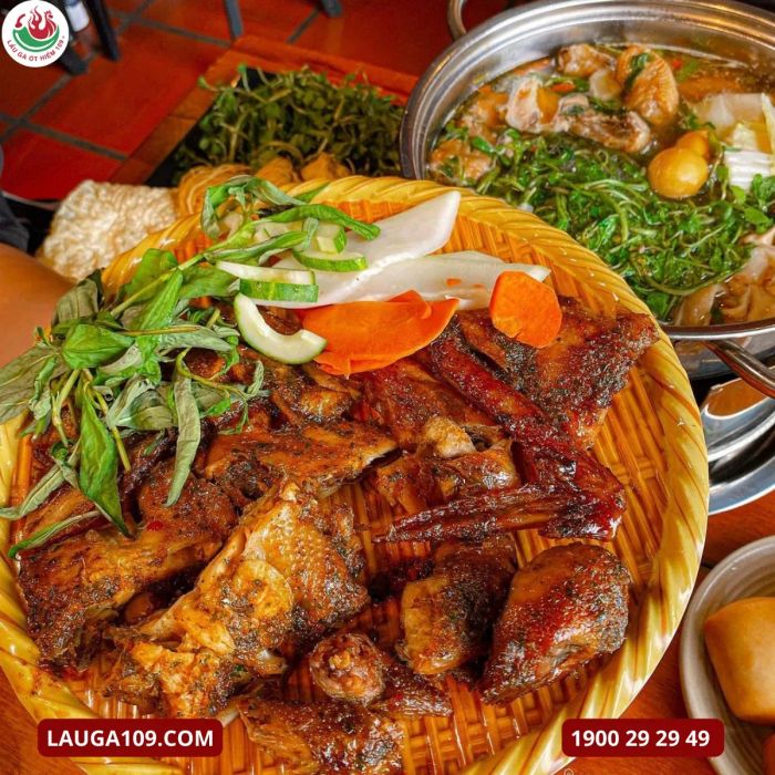 Không gian ấm cúng và món ngon đặc trưng tại Lẩu gà ớt hiểm 109