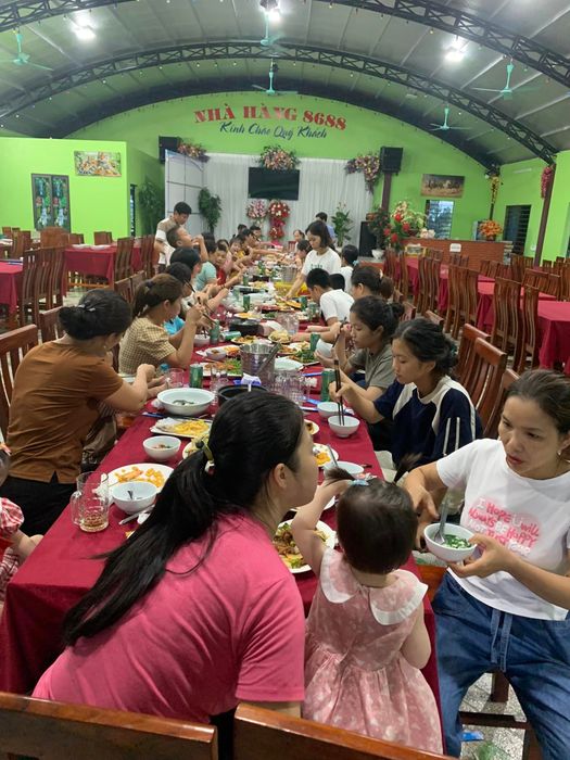 Không gian ấm cúng và món ngon đặc trưng tại Nhà hàng 8688