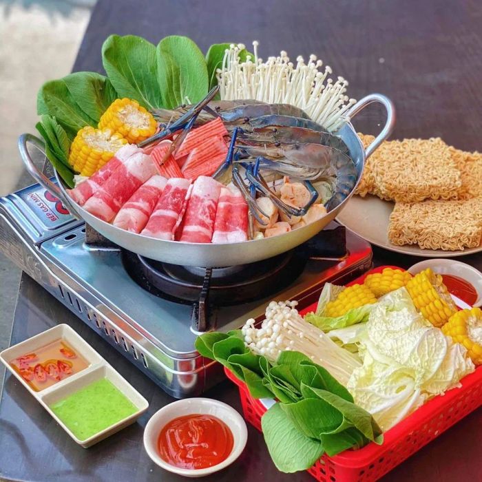 Hình ảnh ấn tượng về không gian sang trọng tại Bò Chảo - Lẩu Tá Lả