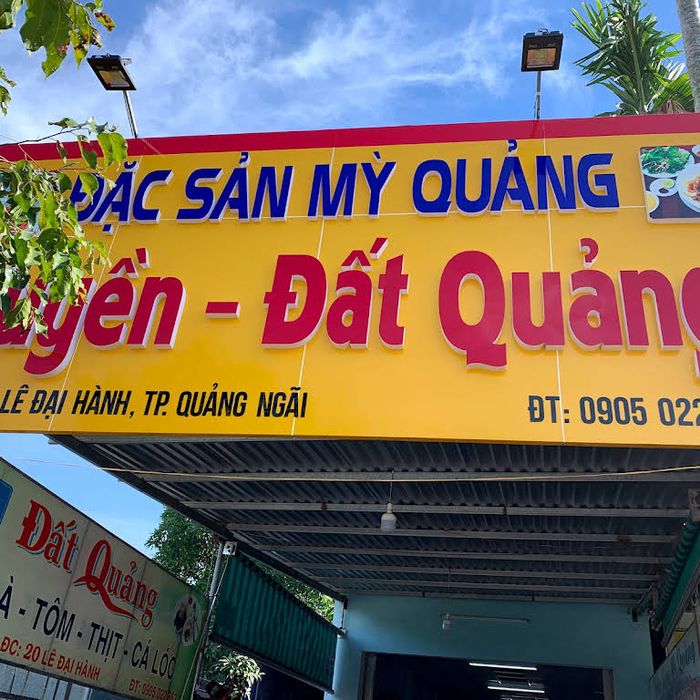 Hình ảnh tô mì gà thơm ngon đặc trưng tại Mì Gà Huyền