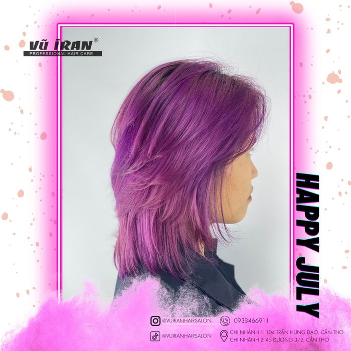 Học viên thực hành cùng giảng viên tại VŨ IRAN Hair Academy