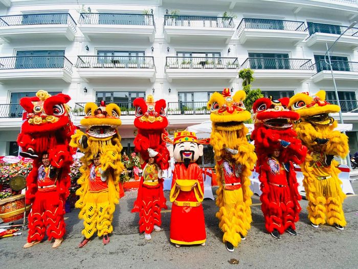 Hình ảnh biểu diễn ngoạn mục của Hồng Long Đường