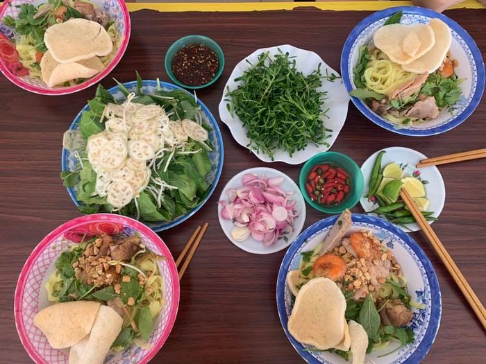 Hình ảnh tô mì Quảng thơm ngon đặc trưng tại Thu Búp