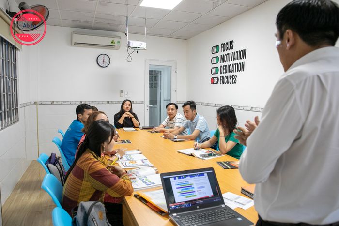 Hình ảnh lớp học hiện đại tại Trung Tâm Ngoại Ngữ Able