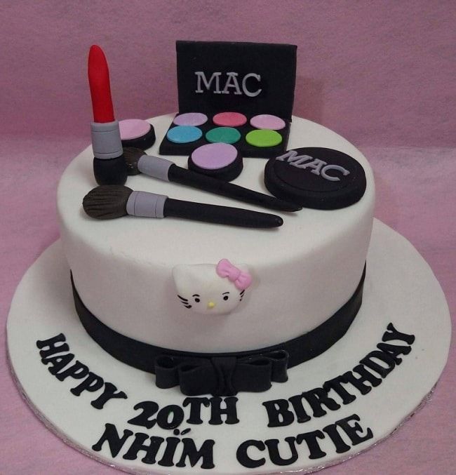 Bánh kem sinh nhật tại Butter Cream Cakes không chỉ ngon mà còn mang lại sự hài lòng tuyệt đối về chất lượng, với hương vị đặc trưng và trang trí tinh tế.