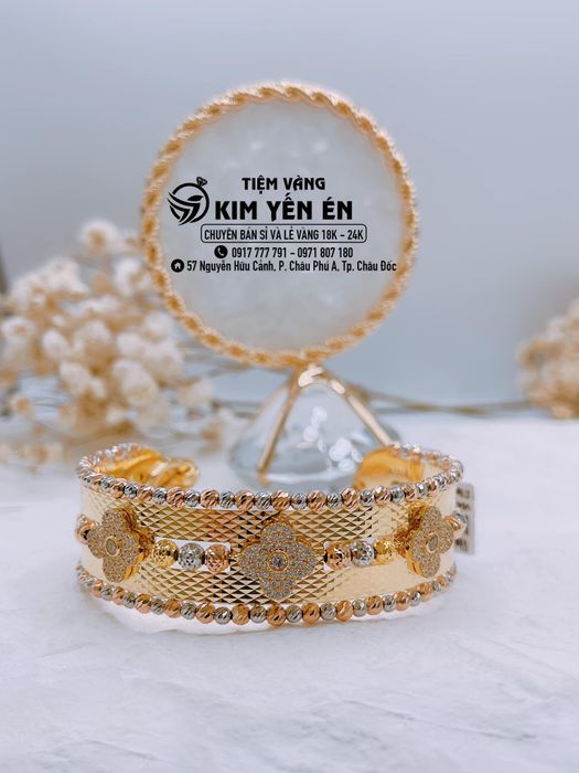 Không gian ấm cúng và bộ sưu tập trang sức tinh tế tại Vàng Kim Yến Én