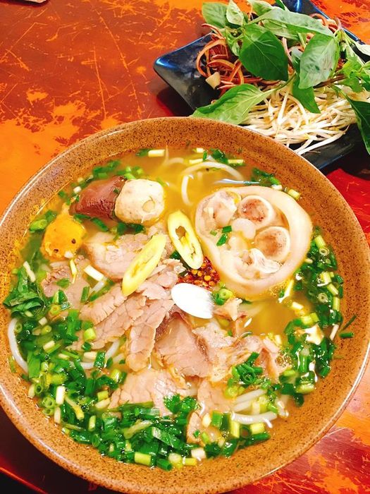 Bún Bò Huế Ngự Uyển - Ảnh 2