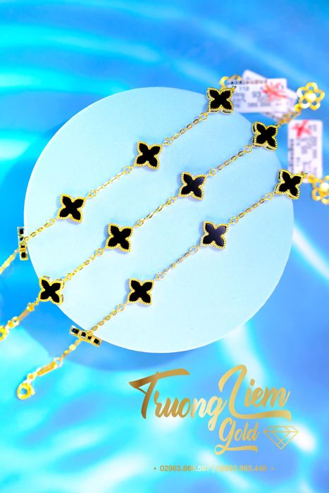 Không gian trưng bày sang trọng tại Vàng Trương Liêm