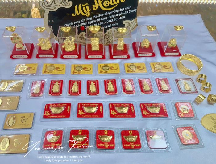 Không gian trưng bày trang sức tinh tế tại Vàng Mỹ Hoàn