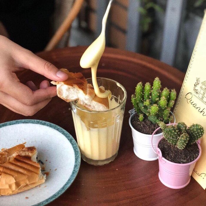 Bánh mỳ kem trứng đặc biệt tại Quanh Nhà